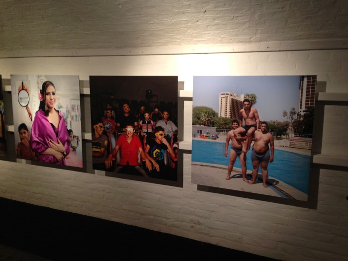 Gang in het Vestingmuseum met werk van Marieke van der Velden