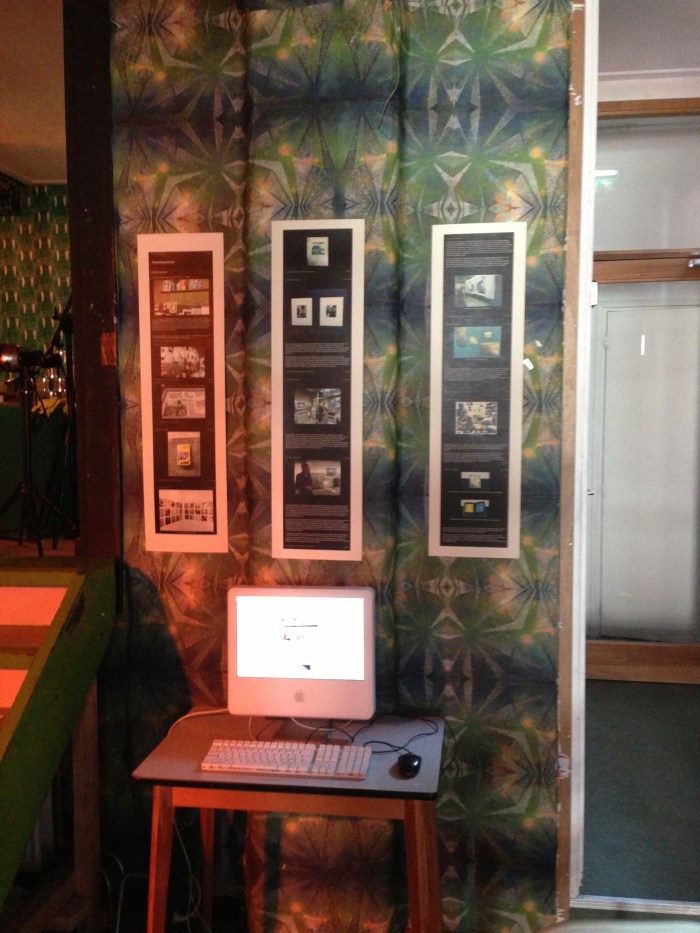 Hoekje voor The Aubergine Coat, met kleine ode aan Frido Troost, die ook had zullen meedoen aan Spiegelrefleksies, samen met Willem van Zoetendaal