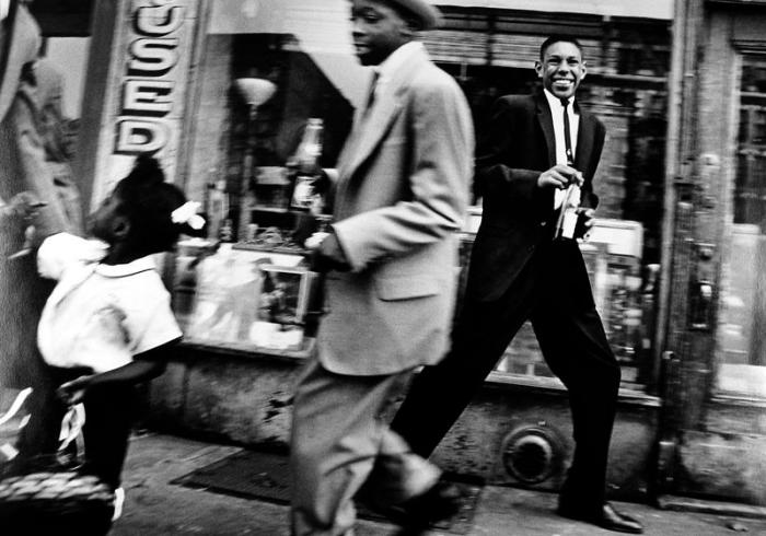 Moves + Pepsi, New York, 1955 © William Klein