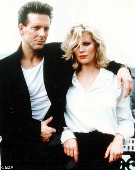 © MGM: Kim Basinger en Mickey Rourke in 9 1/2 weeks, 1986