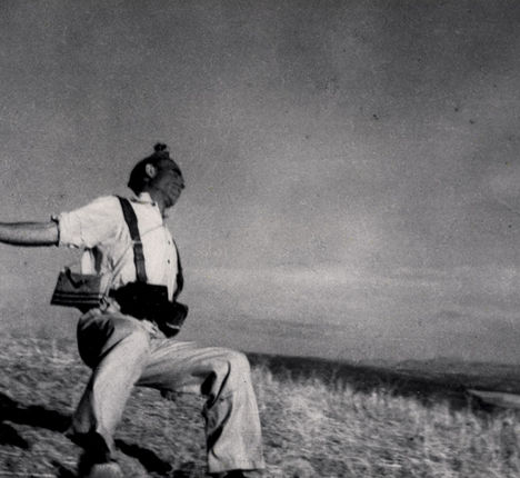 Robert Capa, [Death of a Loyalist militiaman, Córdoba front, Spain], 1936
