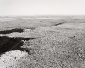 © Robert Adams: Quarried Mesa Top, Pueblo County, Colorado, 1978 / Courtesy Fraenkel Gallery, San Francisco et Matthew Marks Gallery, New York