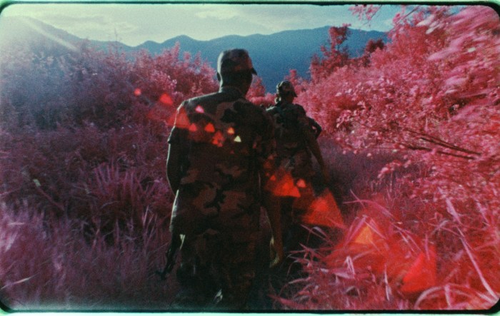 Still uit ‘The Enclave’, ©Richard Mosse, 2012. M23 rebellen in Virunga National Park, North Kivu, november 2012.