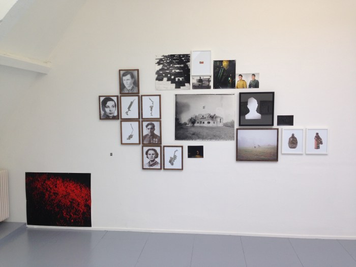 Installatie 'Goodbye Motherland' van Andrei Liankevich / Sputnik Photos bij Fotodok