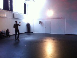 Berndnaut Smilde maakt een wolk bij Platform57, 17 december 2014