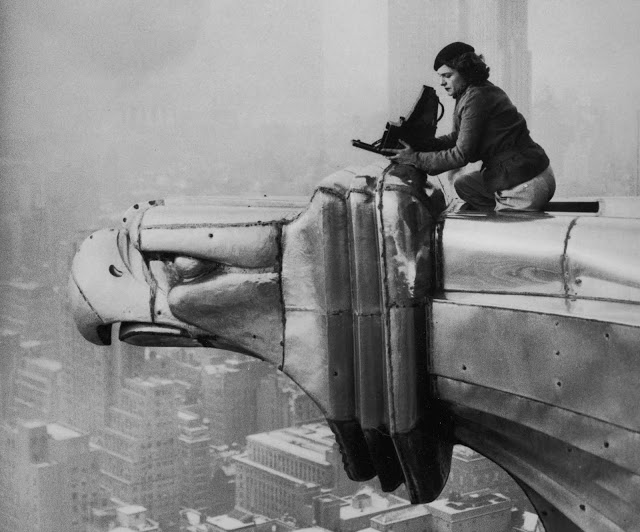 Margaret Bourke-White op het Chrysler-gebouw, 1934 © Oscar Graubner