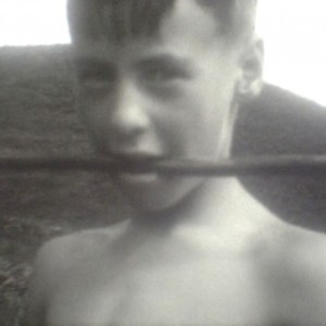 © Laura Hynd, Lady into Hut, Schotland, 2014