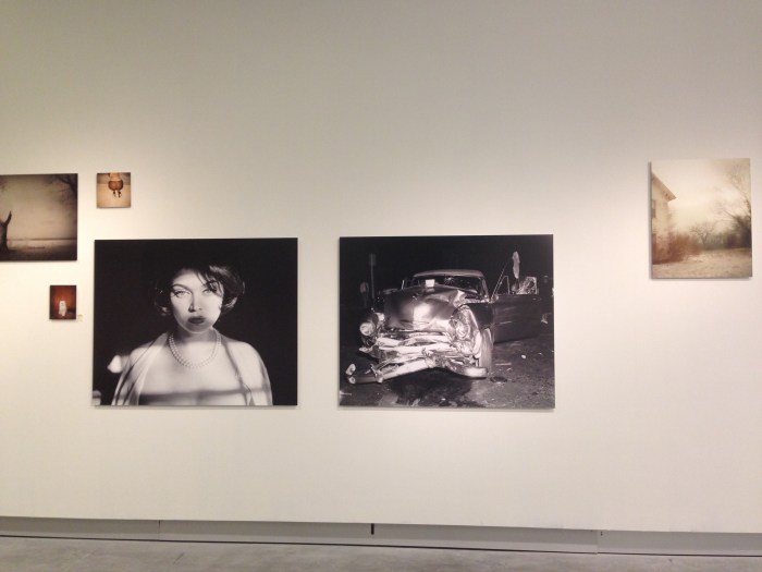 De Amerikaan Todd Hido reisde voor Excerpts from Silver Meadows (2013) terug naar de plekken van zijn jeugd / installatie tijdens BredaPhoto 2014 in MOTI