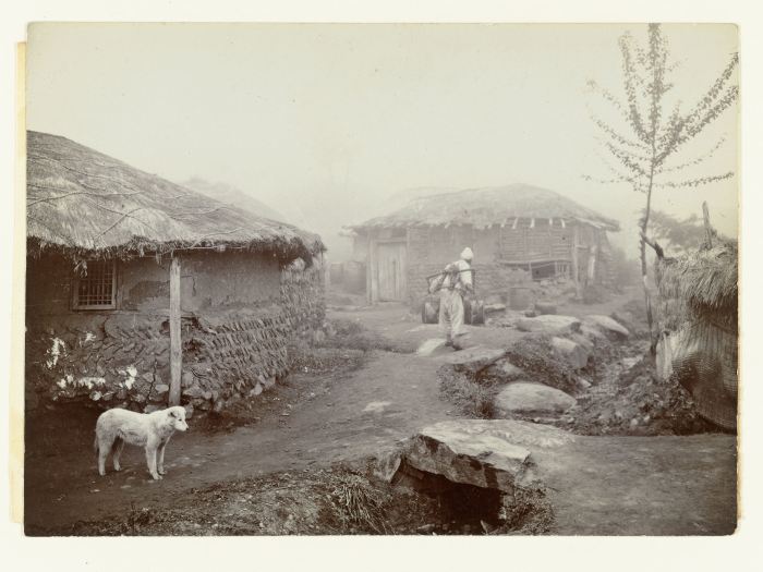Jan Adriani: Huizen in Pyongyang, 1907. Collectie Rijksmuseum
