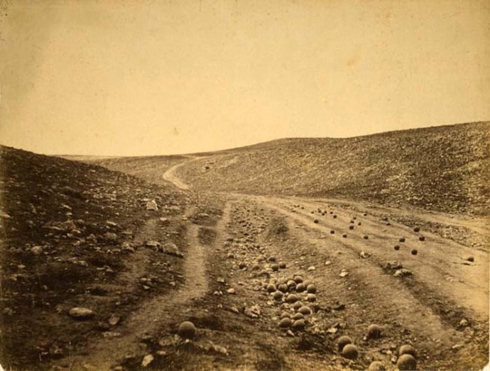 Roger Fenton, The valley of the shadow of death, 1855